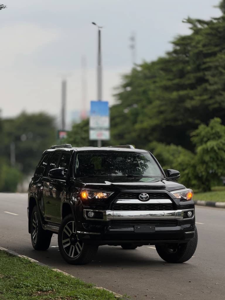 2019 Toyota 4Runner photo 1